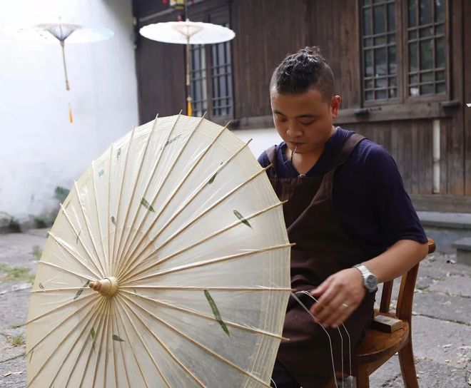 古樸雅致的民間油紙傘