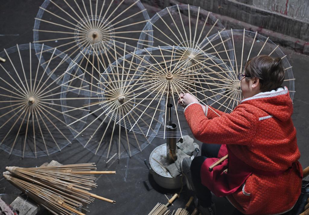 文化中國行丨鏡觀·非遺:一把油紙傘 撐起四百年詩意時光