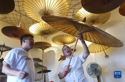 匠心傳承非遺制傘技藝