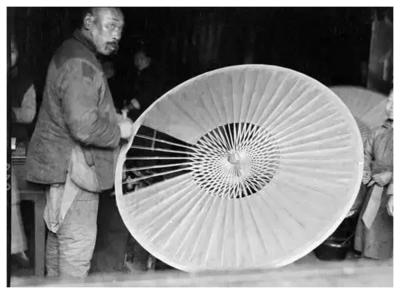 美國人在父親的鞋盒里,找到了68張從未公開的民國老照片