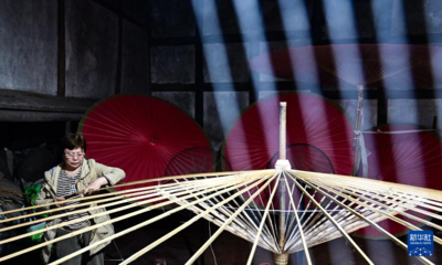 四川瀘州:紙傘制作忙 "非遺"靚市場