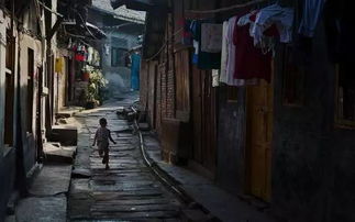 一把小小油紙傘,要經(jīng)過(guò)100多道工序,才能保留這一份深情