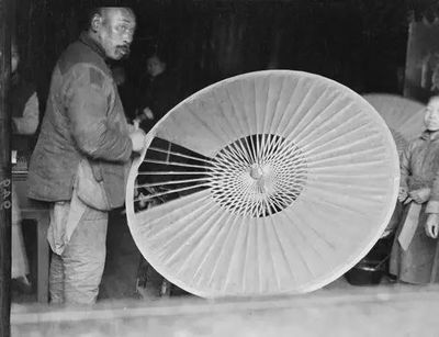 清末的杭州:油紙傘技術瀕臨失傳,圖九差點當成買賣人口