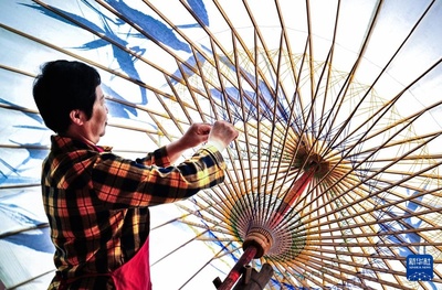 四川瀘州 紙傘制作忙，“非遺”靚市場
